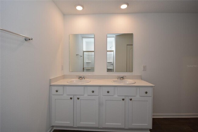 Building Photo - 9 Springwood Dr