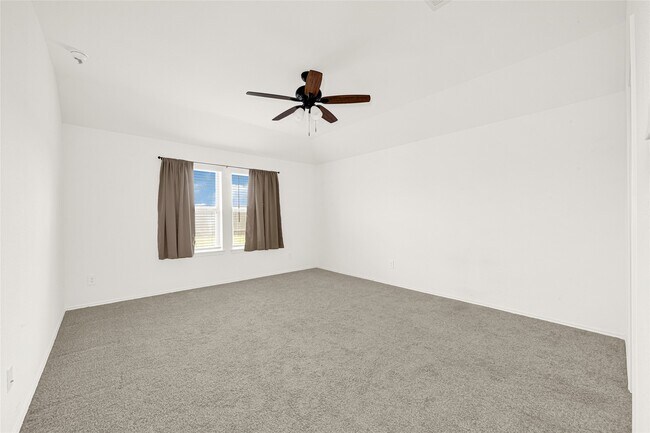 Building Photo - 2334 Spruce Clf Ln