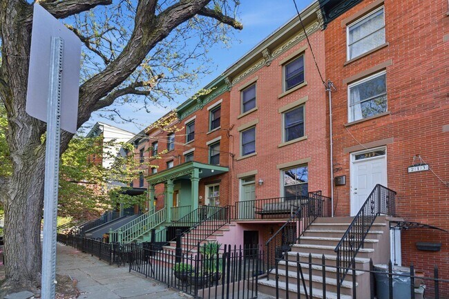 Building Photo - 211 4th St