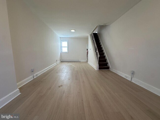 Building Photo - 3265 Edgemont St