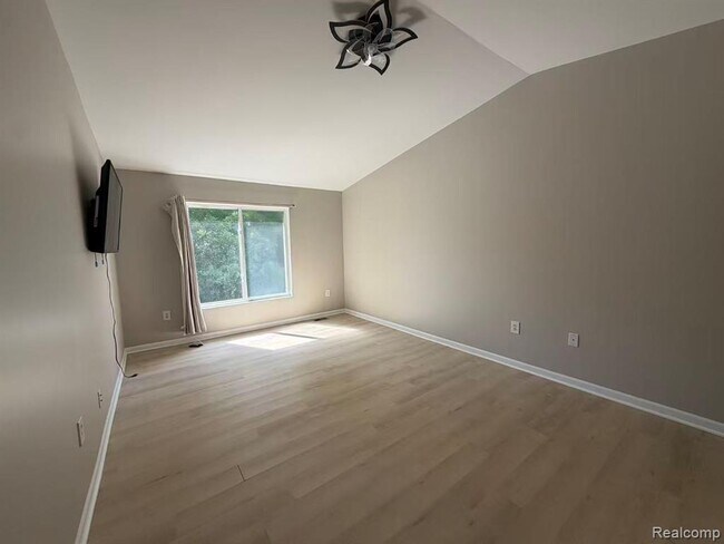 Building Photo - 758 Sandalwood Dr