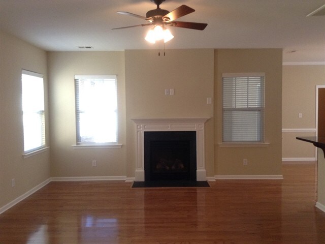 Building Photo - 6335 Hove Rd