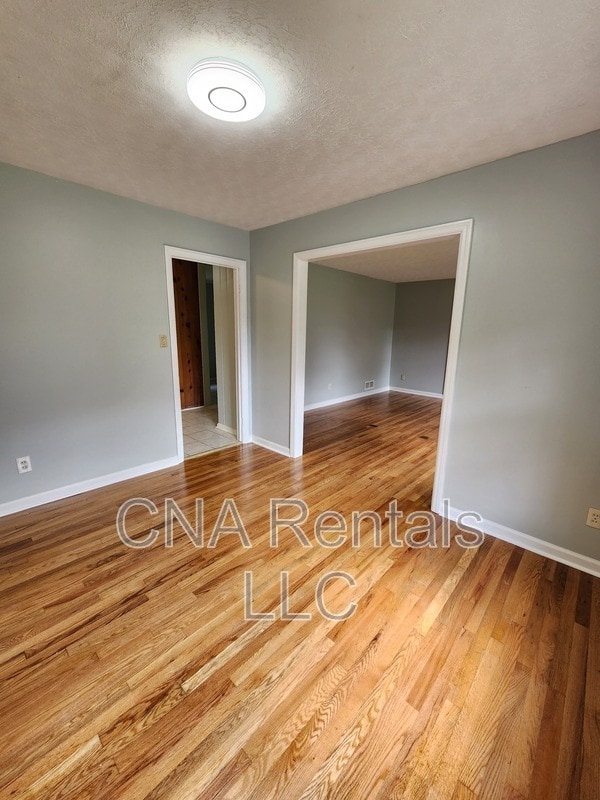 Building Photo - 626 Honeybear Ln