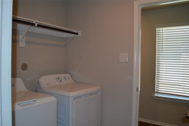 Building Photo - 16817 Lonely Pines Dr