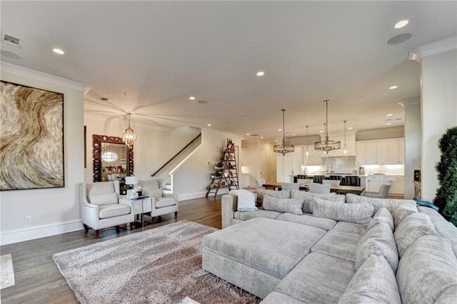 Building Photo - 120 Grand Cres