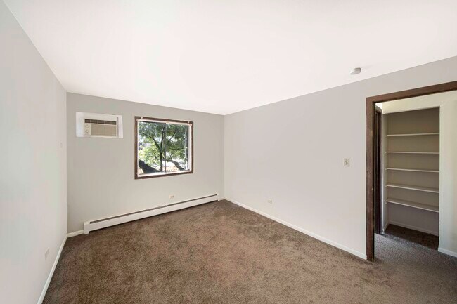 Building Photo - 1531 E Winslowe Dr