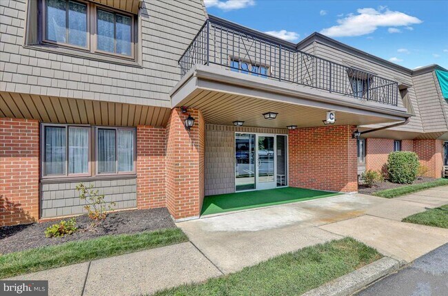 Building Photo - 1801 Cambridge Ave