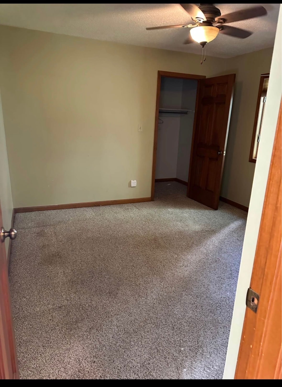 1st bedroom - 10929 Lincoln Hwy E