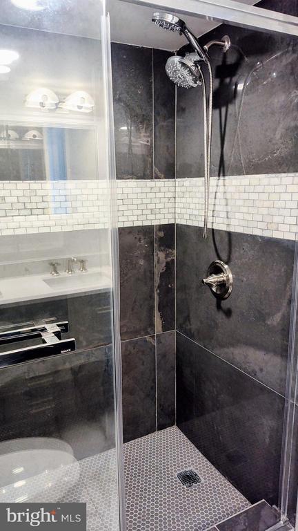 Building Photo - 6100 Westchester Park Dr