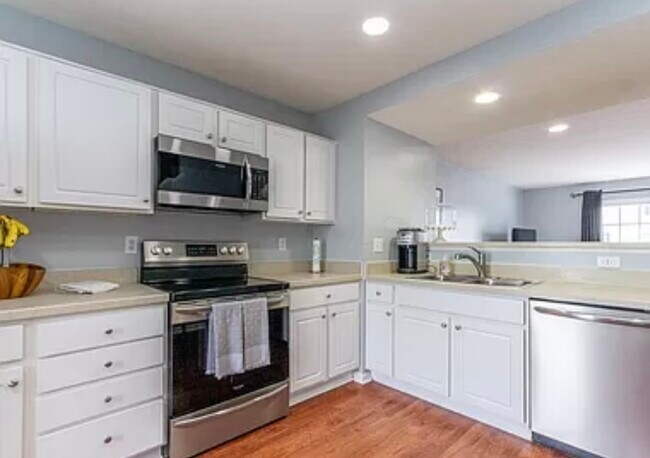 Building Photo - 5587 Bow Falls Blvd