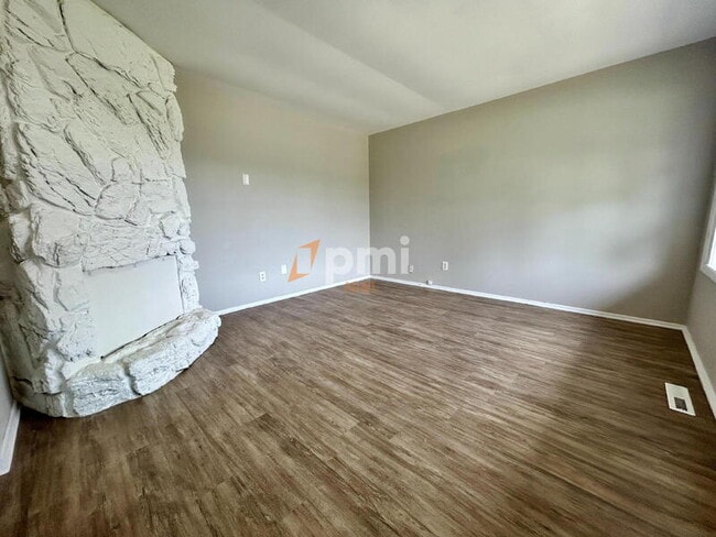 Building Photo - 5331 Aspen Ave