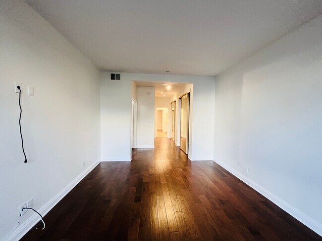 Building Photo - Lush and Lavish Lower Level Beverly Hills ...
