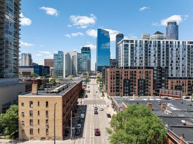 Building Photo - 609 S 9th St