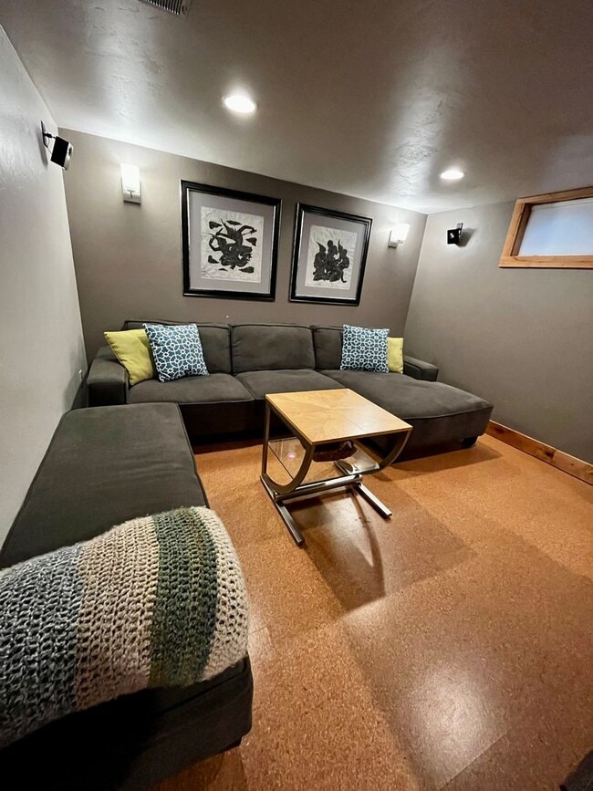 Building Photo - Fully Furnished and Fully Stocked Home For Rent Next to Cooper Park in Bozeman