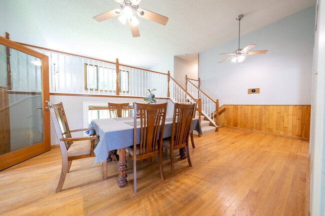 Building Photo - 17420 Barrington Ct