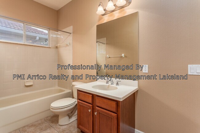 Building Photo - 3960 Sunset Lake Dr