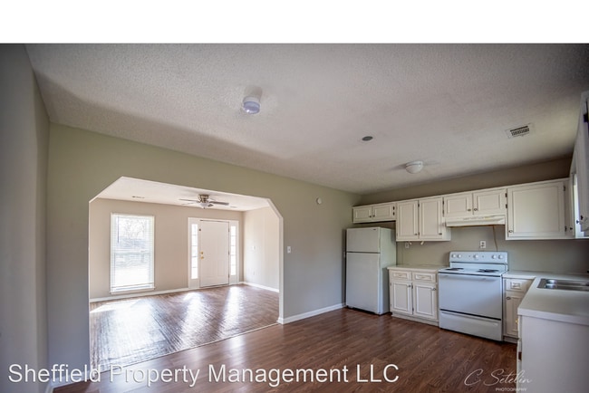 Building Photo - 3 br, 1.5 bath House - 161 Lee Rd 207