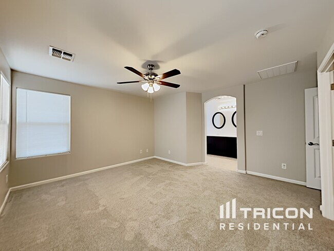 Building Photo - 1420 S Ponderosa Dr