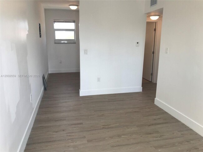 Building Photo - 1815 NW 1st Ct