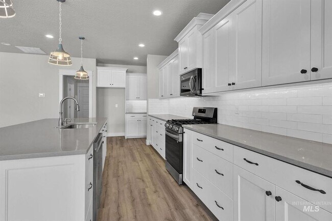 Building Photo - Immaculate Single-Level Home w/3-Car Garage