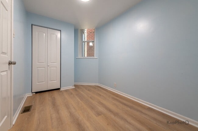 Building Photo - 2821 S Emerald Ave