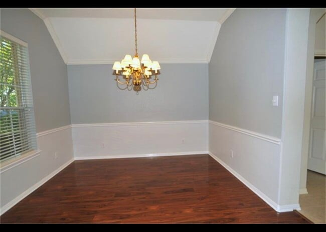 Building Photo - 1030 Walnut Pointe