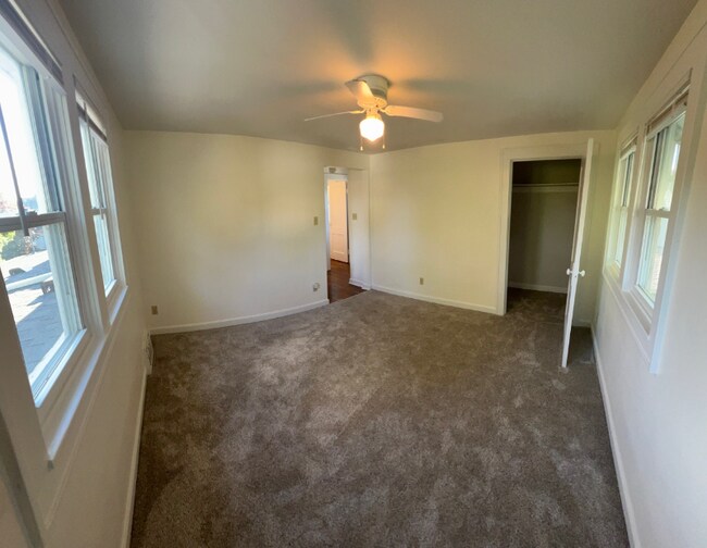 Building Photo - 1137 S 100th St
