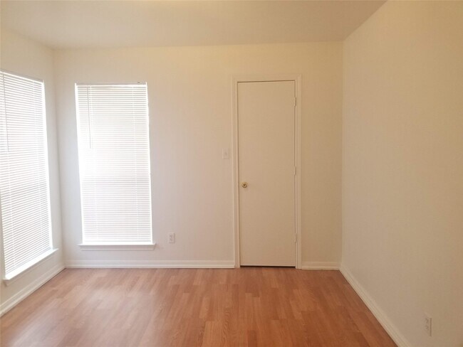 Building Photo - 107 Axis Deer Trail