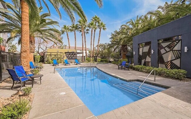 Building Photo - Unique condo with rooftop Strip Views and modern amenities.