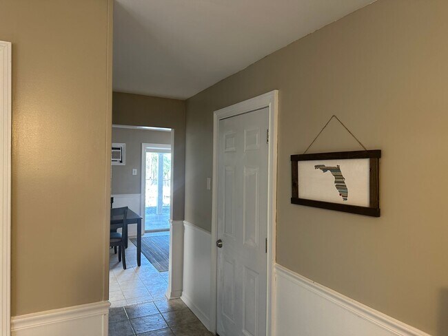 Building Photo - FT Myers Beach Amazing pool home