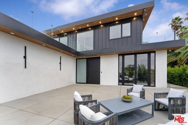 Building Photo - 9031 Alto Cedro Dr