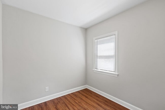 Building Photo - 4816 Woodlawn Dr
