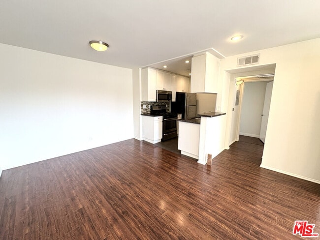 Building Photo - 8515 Alcott St