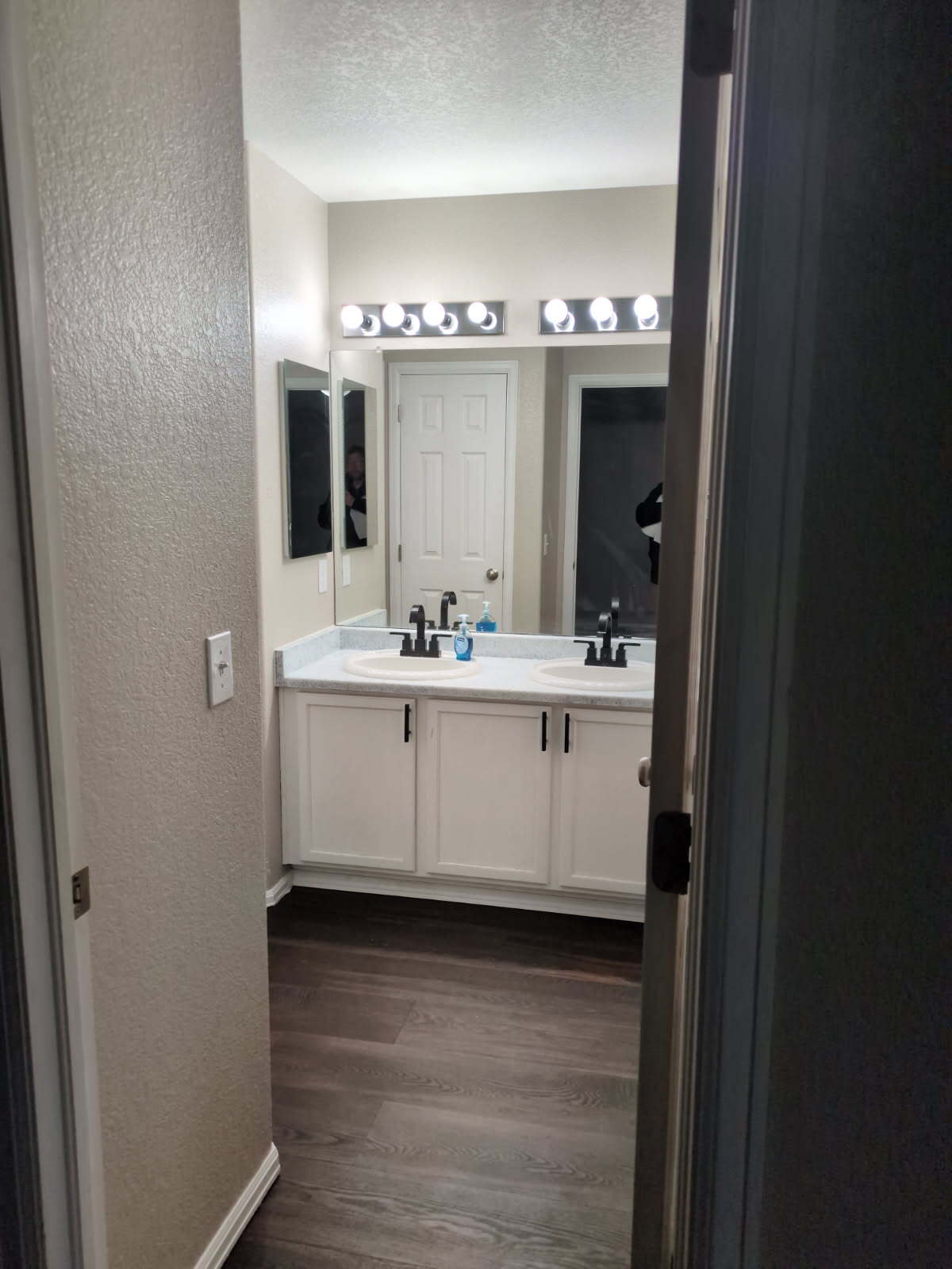 Building Photo - 215 Blue Bonnet Dr