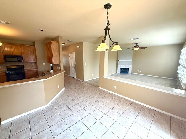 Building Photo - 842 Windhurst