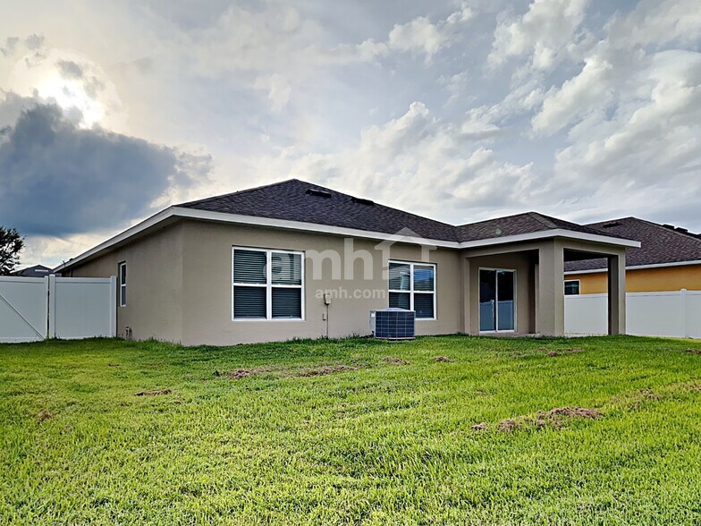 Building Photo - 10149 Lenox St