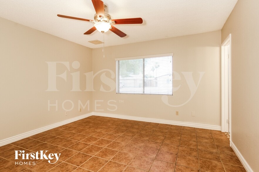 Building Photo - 5413 W Townley Ave