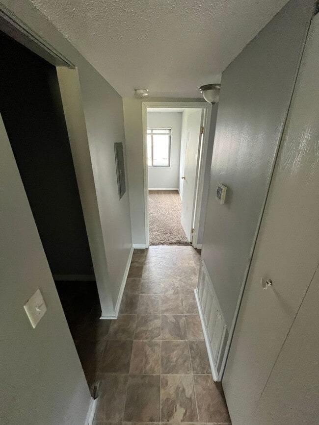 Building Photo - 2 Bedroom Apartment in Butler!!!