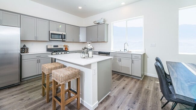 Primary Photo - Summit Ridge Townhomes