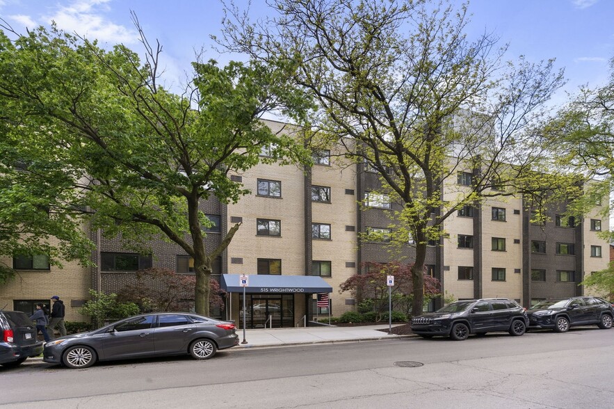 Building Photo - 515 W Wrightwood Ave