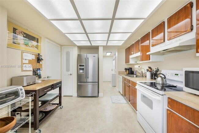 Building Photo - 2200 S Ocean Ln