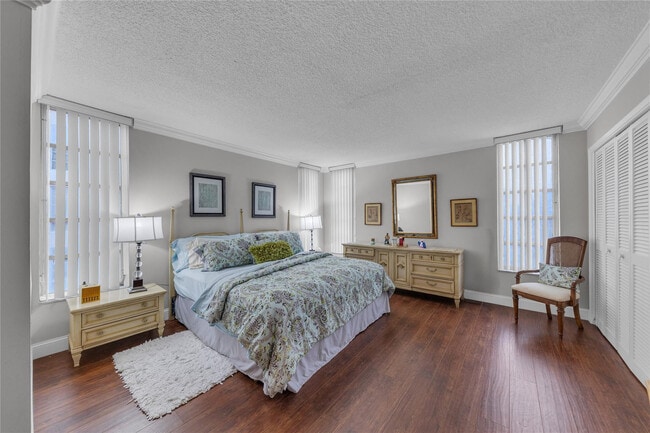 Building Photo - 3001 S Course Dr