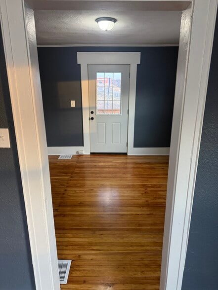 Front Room/Living Room - 1116 Adams St