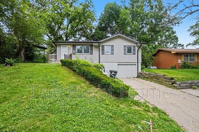 Building Photo - 6929 N 64th St