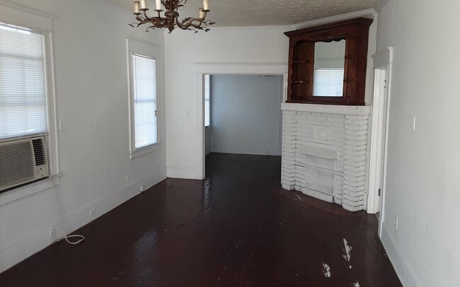 Building Photo - 33 E 18th St