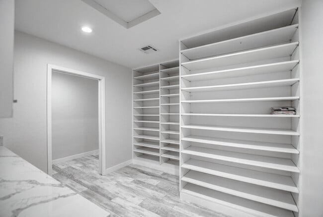 Building Photo - 6929 E Mariposa Dr
