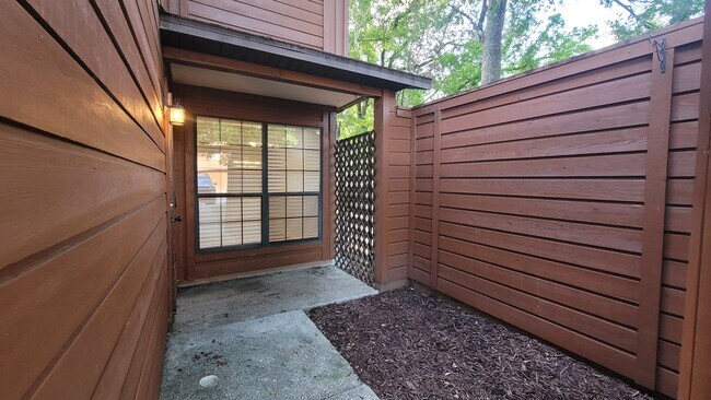 Building Photo - 819 SW 57 Terrace