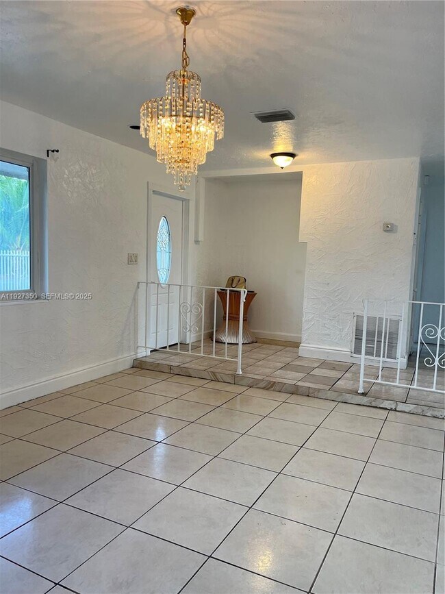 Building Photo - 150 NE 173rd St