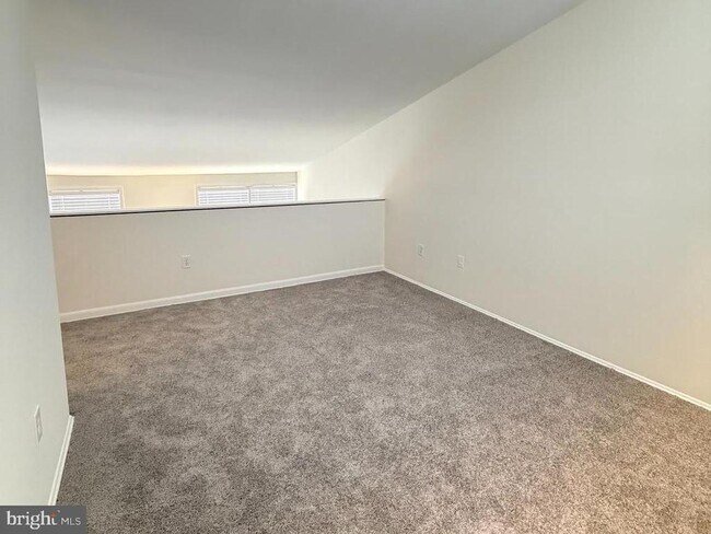 Building Photo - 5485 Harpers Farm Rd