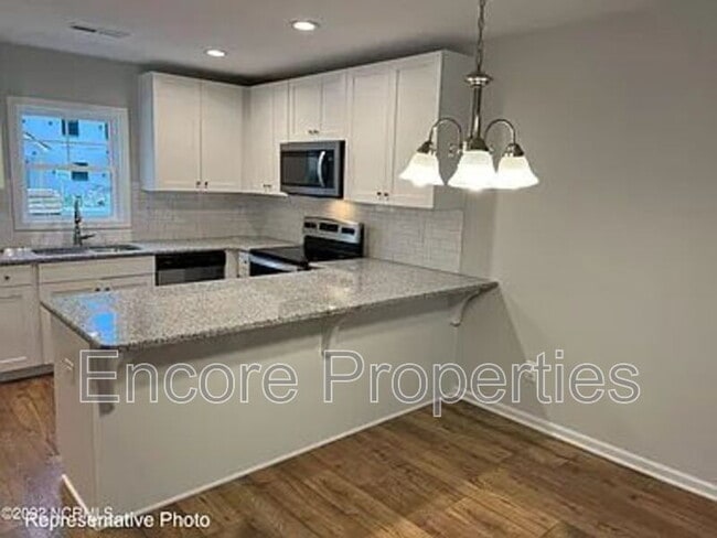 Building Photo - 242 S Raleigh St